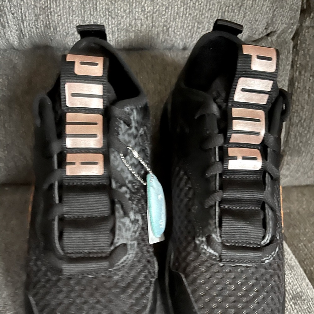 PUMA SNEAKERS ATHLETIC SHOES